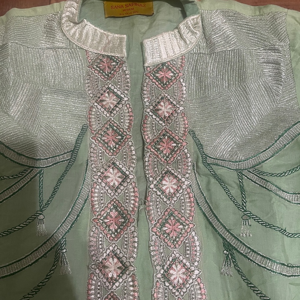 Sana safinaz Elegant Green Embroidered Long Sleeve Dress - Picture 5 of 10